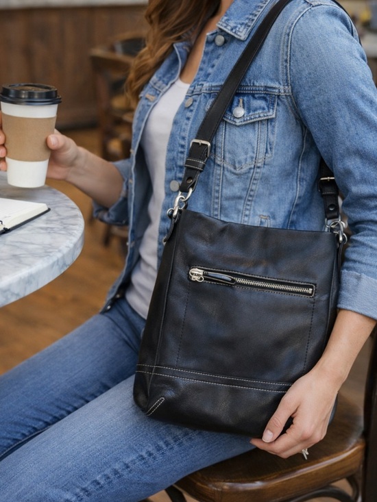 Coach Handbags - Vintage Coach Legacy Black Leather Shoulder Bag